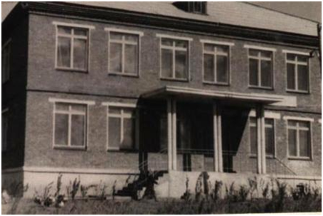 Двухэтажная каменная школа, 1972 г.